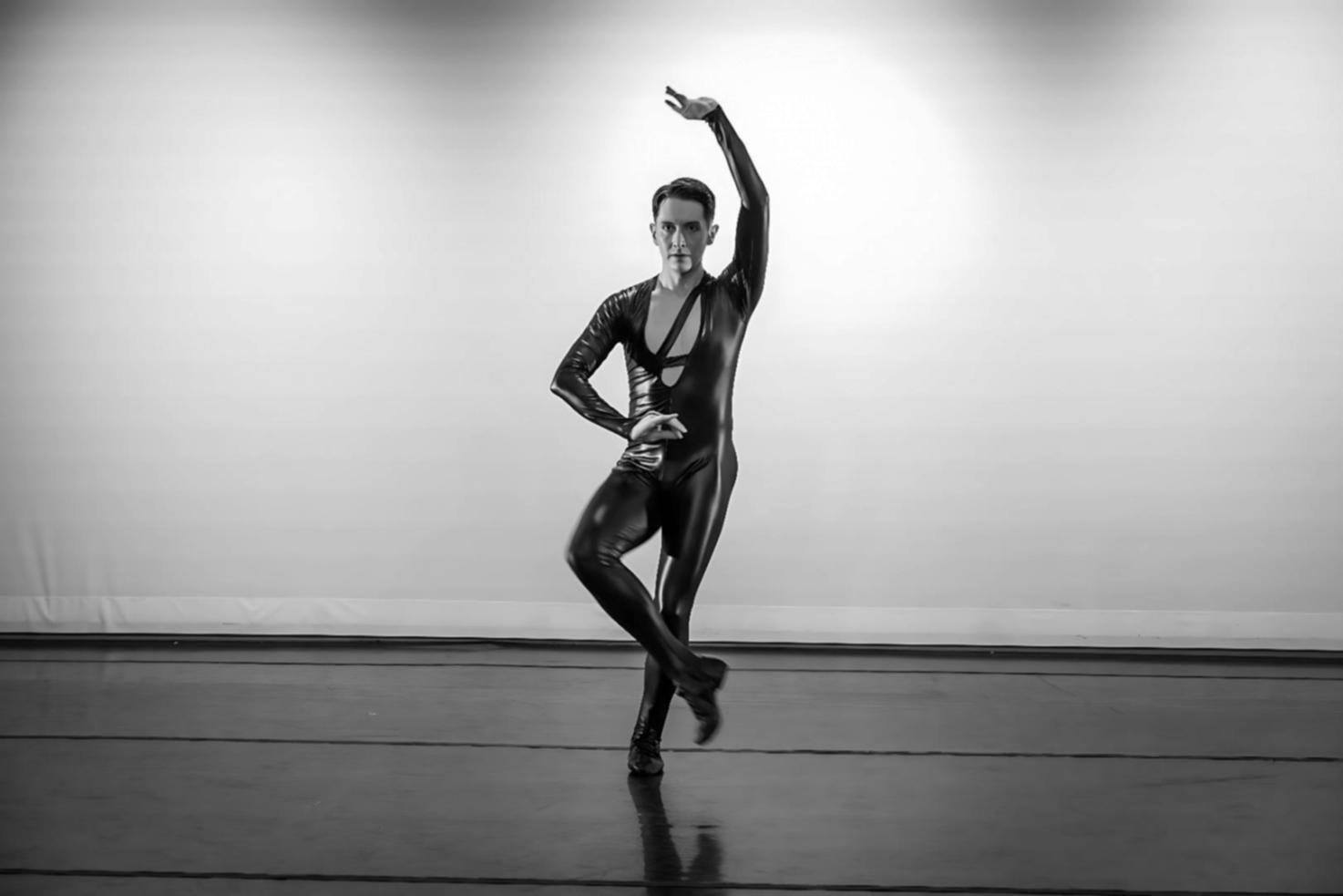 Salsa-Tänzer in eleganter Pose